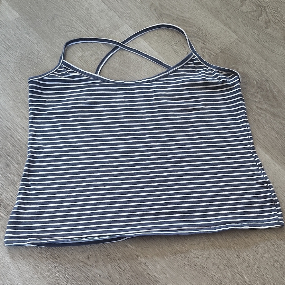 3/$15🌀Razor Back Striped Lounge Top XXL